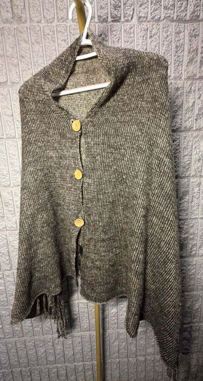 602 Unbranded Hooded Button Poncho Cape Grey Knit Shawl